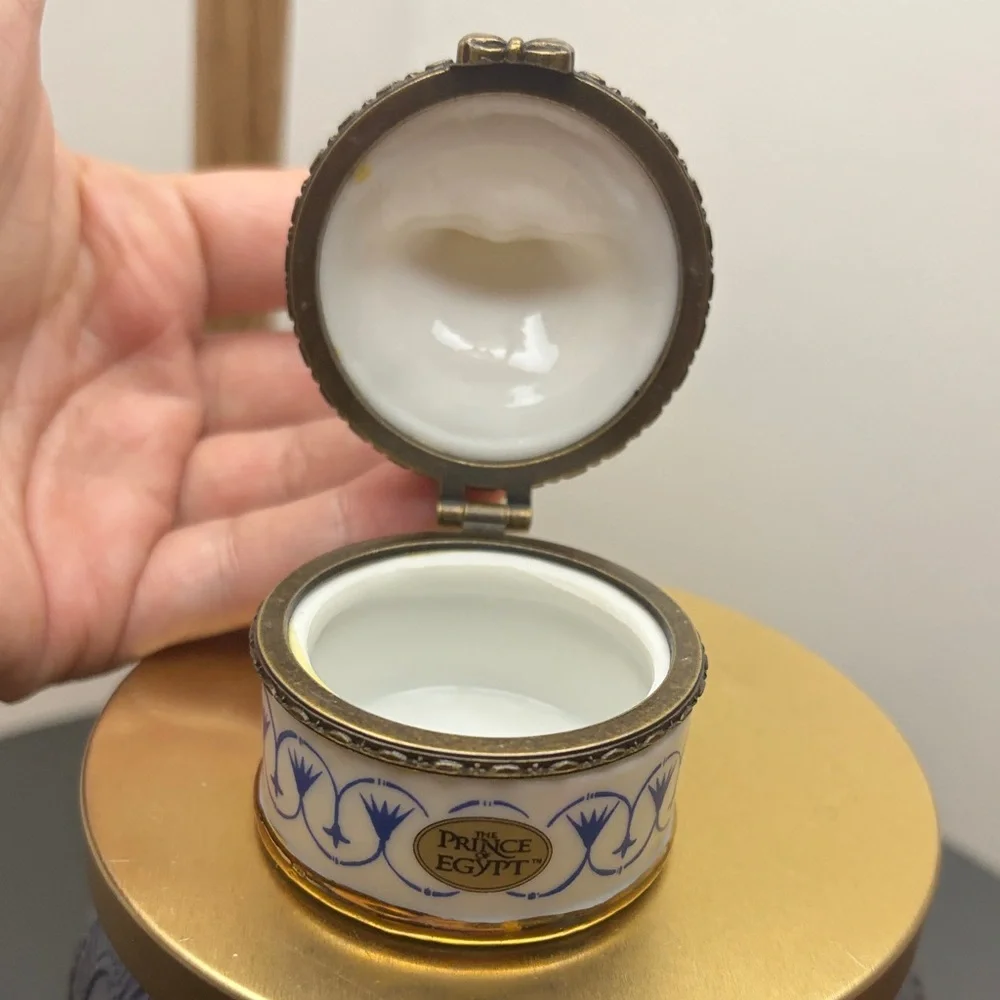 The Prince of Egypt Commemorative Figural
Trinket Box - Picture 5 of 9